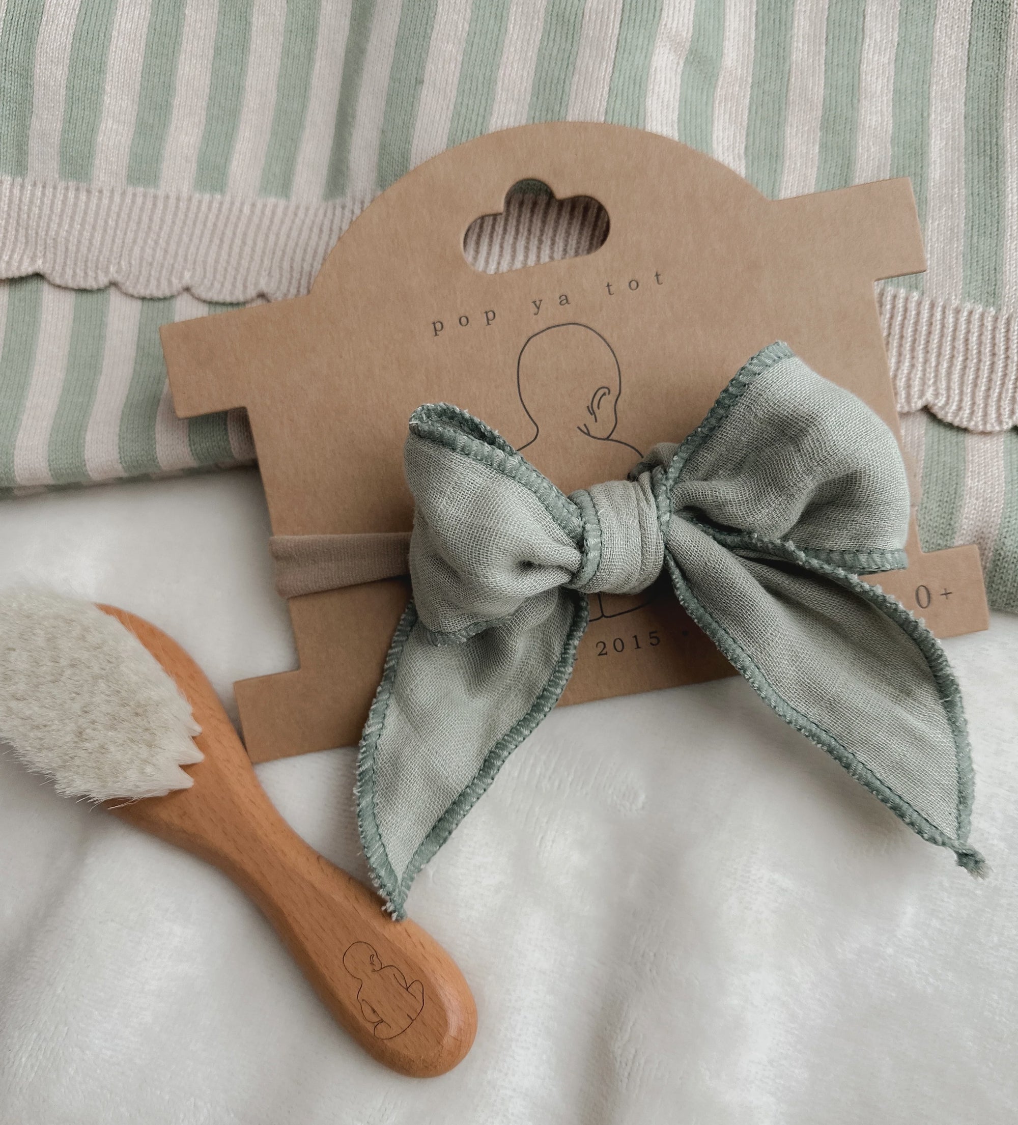 Contrast Topknot Headband